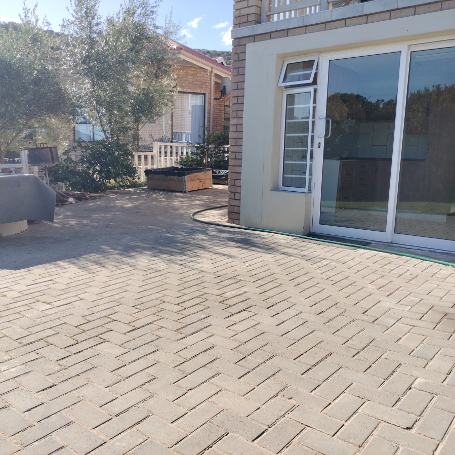 4 Bedroom Property for Sale in Grootbrakhoogte Western Cape
